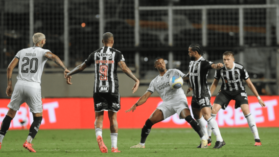 Jogadores de Atlético e Botafogo (foto: Alexandre Guzanshe/EM/D.A Press)