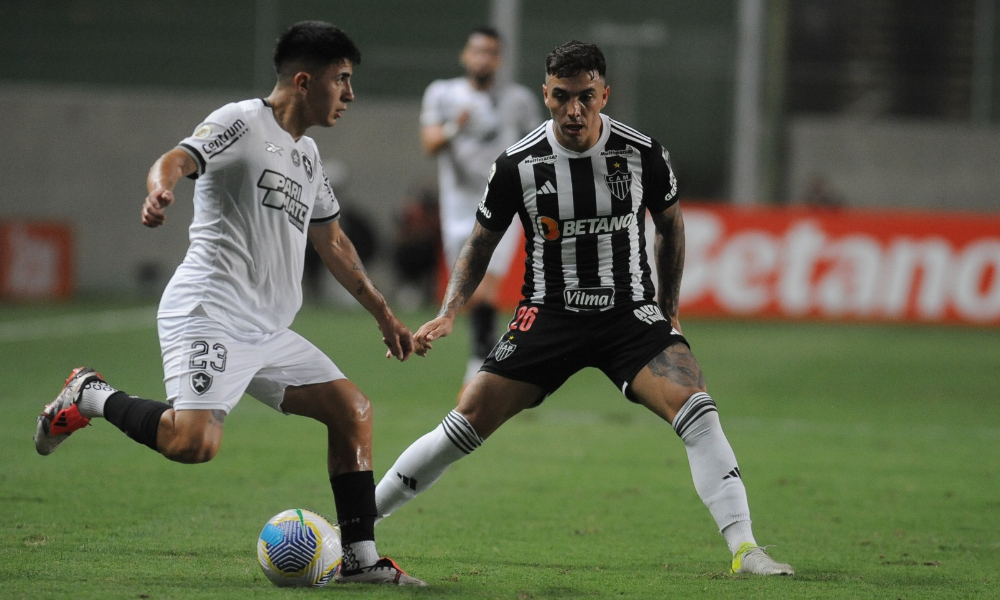 Atlético tem jogador expulso, segura Botafogo e ajuda Palmeiras no Brasileiro - 