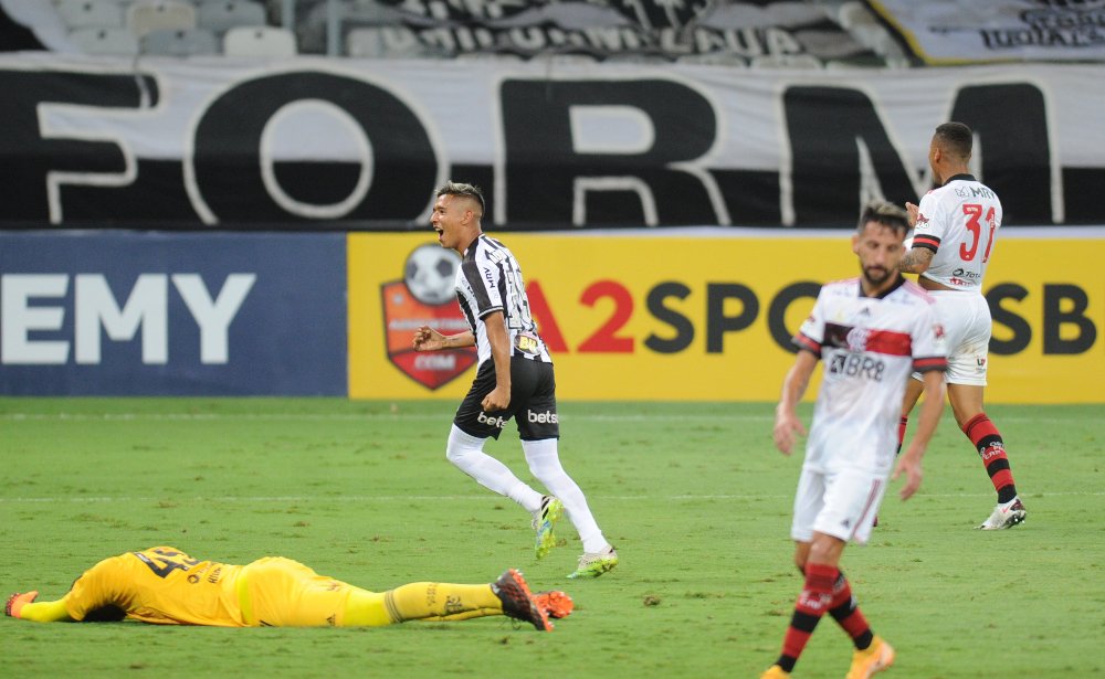 Zaracho comemora gol do Atlético em goleada sobre o Flamengo pelo Campeonato Brasileiro de 2020 (foto: Alexandre Guzanshe/EM/D.A Press)