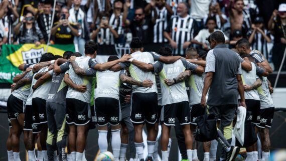 Jogadores do Atlético reúnidos antes de partida na Arena MRV (foto: Pedro Souza/Atlético)