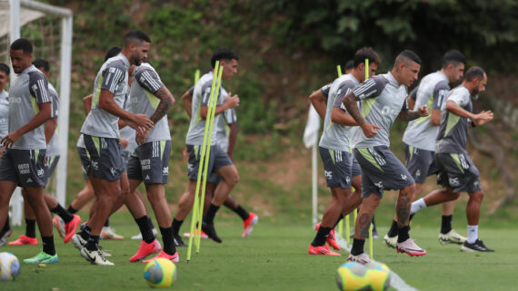 Elenco do Atlético treina na Cidade do Galo (foto: Pedro Souza/Atlético)