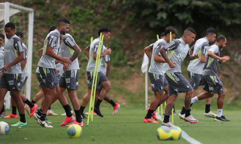 Elenco do Atlético treina na Cidade do Galo (foto: Pedro Souza/Atlético)