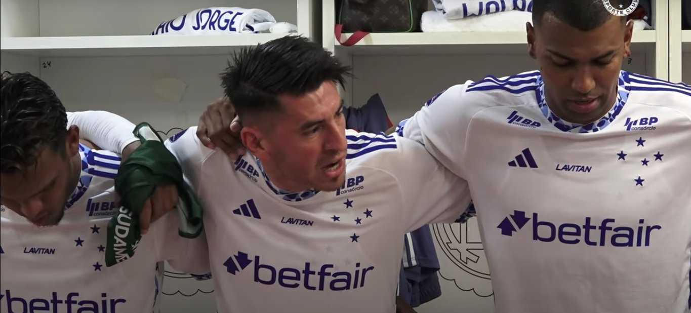 Preleção do elenco do Cruzeiro antes da vitória sobre o Lanús (foto: Reprodução/Cruzeiro)