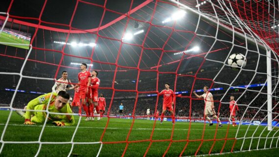 Bayern venceu Benfica por 1 a 0 na Allianz Arena (foto: Tobias SCHWARZ / AFP)