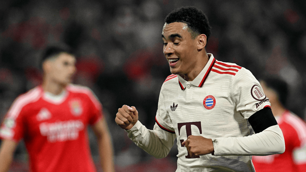 Musiala, do Bayern, comemorando gol sobre Benfica (foto: Tobias Schwarz/AFP)