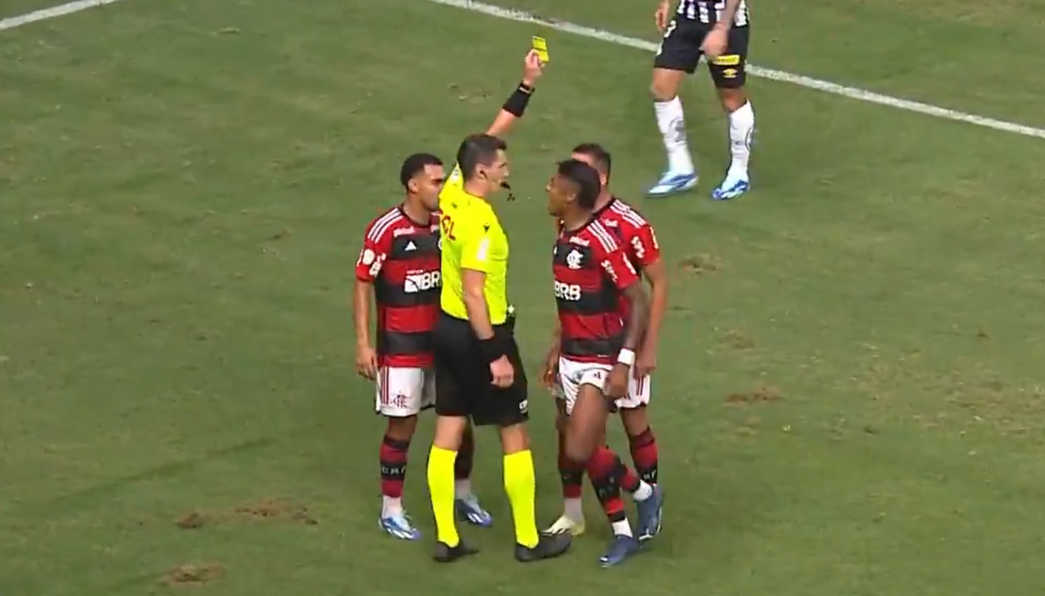 Vídeo: veja o lance de Bruno Henrique, do Flamengo, que é alvo de investigação &#060; No Ataque