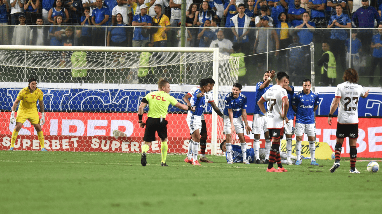 Cruzeiro: Marlon explica &#039;buraco&#039; na barreira em gol de falta do Flamengo &#060; No Ataque