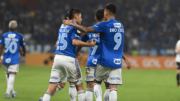 Jogadores do Cruzeiro comemorando gol no Mineirão (foto: Ramon Lisboa/EM/D.A Press)