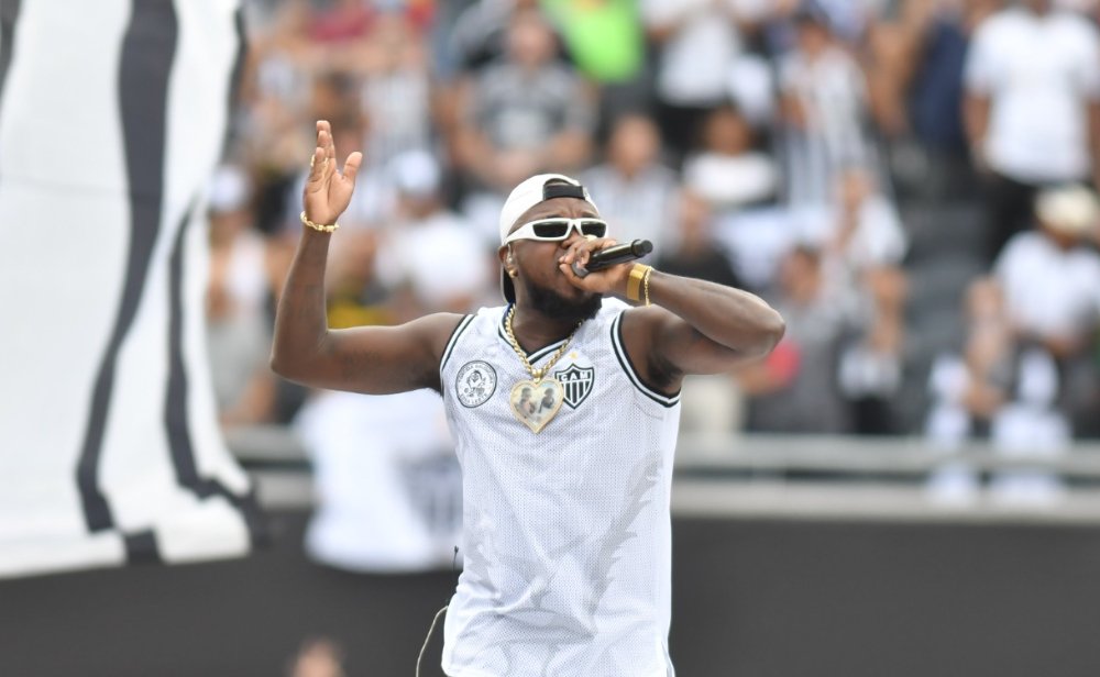 Djonga, rapper atleticano, na final da Libertadores (foto: Alexandre Guzanshe/EM/D.A Press)