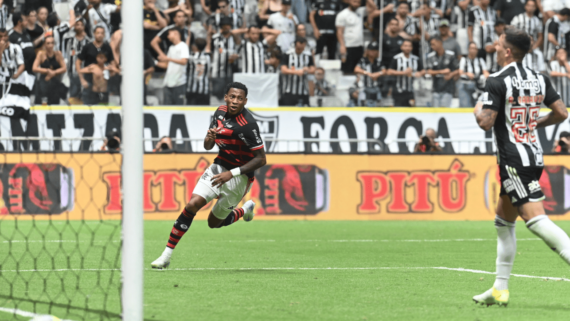 Plata, atacante do Flamengo, comemorando gol diante do Atlético, na final da Copa do Brasil (foto: Leandro Couri/EM/D.A Press)