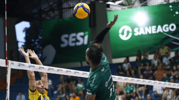 Jogadores de Praia Clube e Goiás, pela Superliga Masculina de Vôlei (foto: Karen Esportes/Goiás)