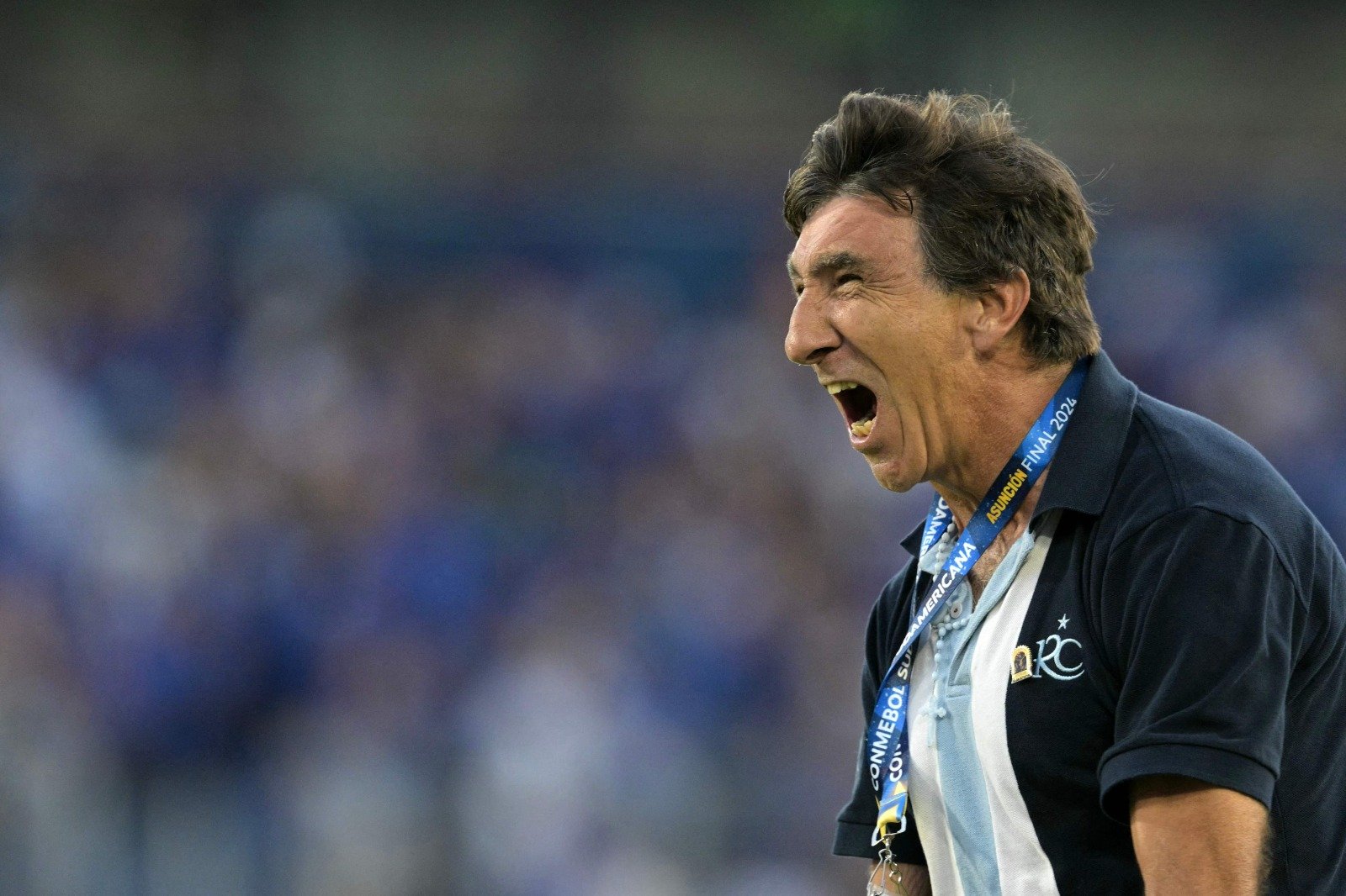 Gustavo Costas, técnico do Racing, grita em comemoração (foto: Juan Mabromata/AFP)