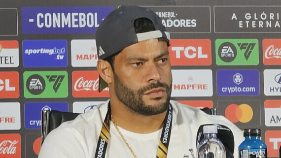 Hulk, atacante do Atlético, durante entrevista coletiva em Buenos Aires (foto: Samuel Resende/No Ataque)