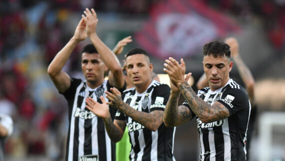 Alonso, Arana e Saravia após derrota do Atlético no jogo de ida da final da Copa do Brasil (foto: Alexandre Guzanshe/EM/DA.Press)