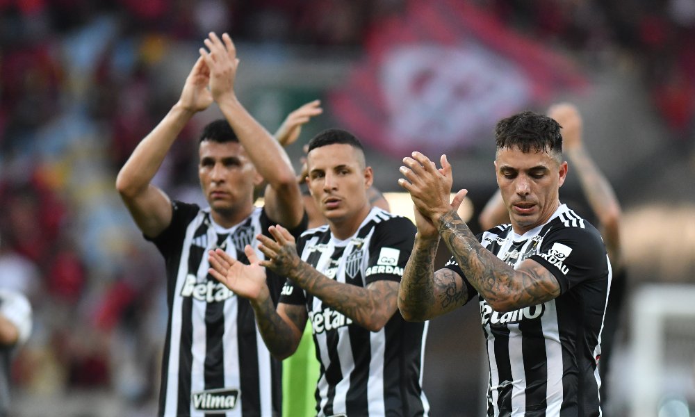 Alonso, Arana e Saravia após derrota do Atlético no jogo de ida da final da Copa do Brasil (foto: Alexandre Guzanshe/EM/DA.Press)