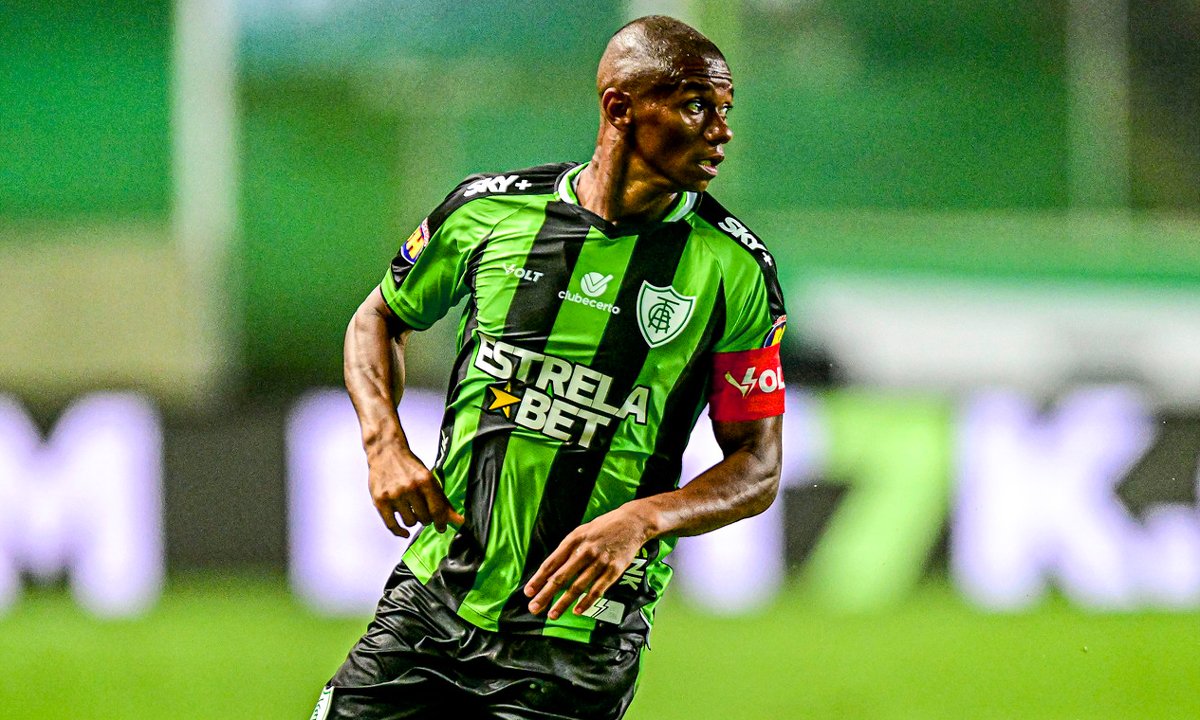 Juninho, meio-campista do América (foto: Mourão Panda / América)