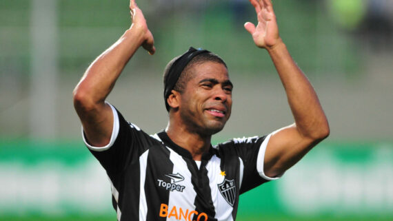 Júnior César, ex-lateral-esquerdo de Atlético e Flamengo (foto: Alexandre Guzanshe/EM/D.A Press)