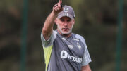 Gabriel Milito durante treino do Atlético na Cidade do Galo (7/11) (foto: Daniela Veiga/Atlético)