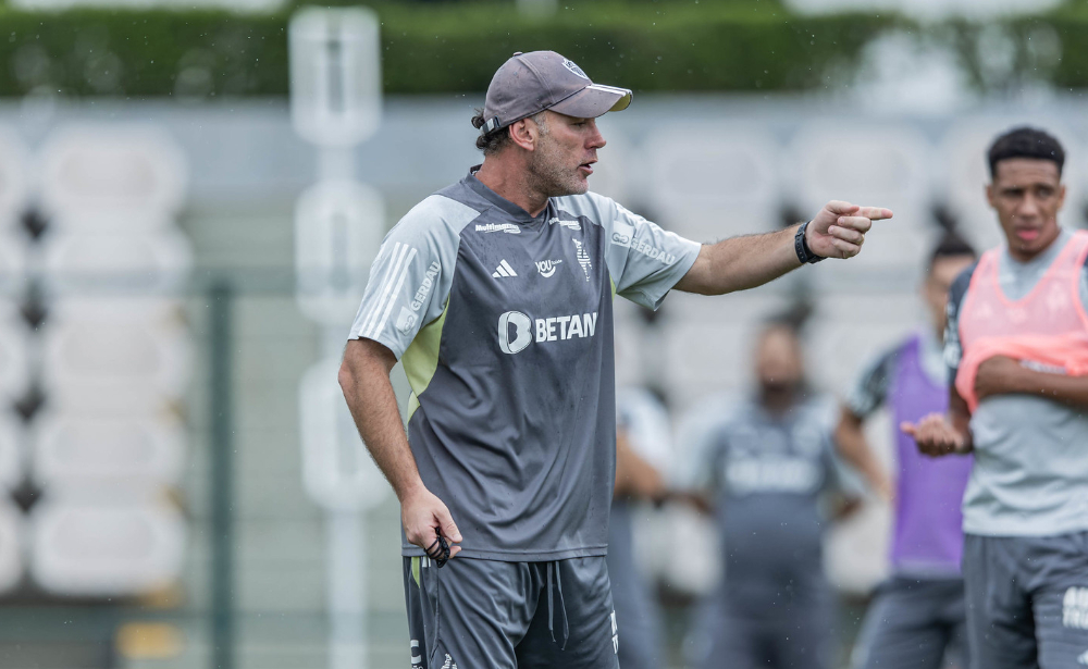 Milito durante treinamento do Atlético na Cidade do Galo (22/11) - (foto: Pedro Souza/Atlético)