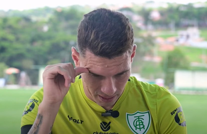 Moisés, do América, emociona-se (foto: Divulgação/Coelho TV)