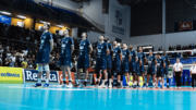 Jogadores de vôlei do Minas perfilados antes de partida pela Superliga Masculina (foto: Hedgard Moraes/MTC)