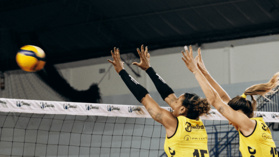 Jogadoras de vôlei do Praia Clube (foto: Eliezer Esportes/Praia Clube)