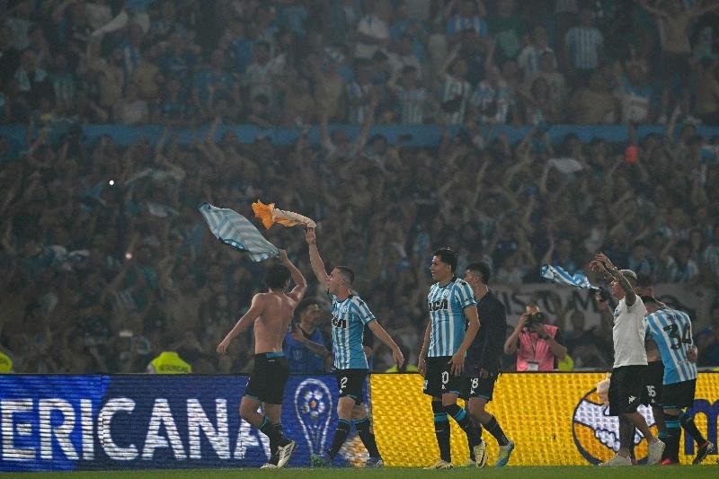 Racing-ARG (foto: JUAN MABROMATA / AFP)