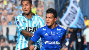 Lucas Romero, do Cruzeiro, e Agustin Almendra, do Racing, na final da Sul-Americana (foto: Daniel Duarte / AFP))