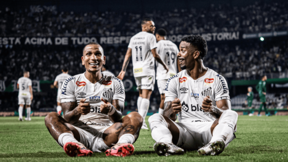 Jogadores do Santos comemorando gol sobre Coritiba, pela Série B (foto: Divulgação/Santos)