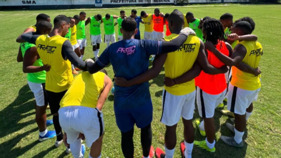 Jogadores do São Critóvão reunidos (foto: Divulgação/São Cristóvão)