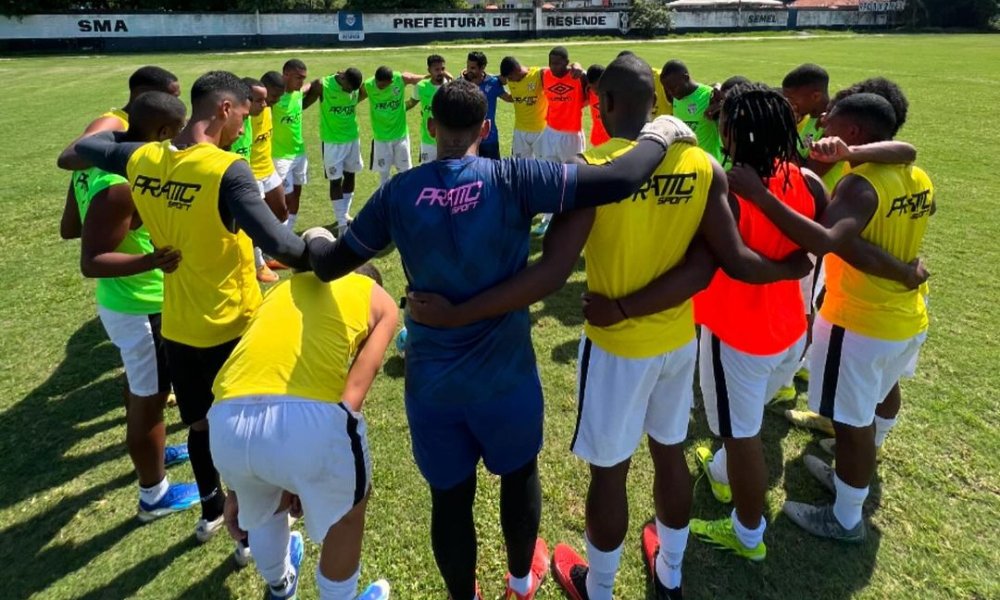 Jogadores do São Critóvão reunidos (foto: Divulgação/São Cristóvão)