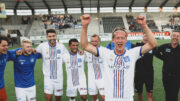 Silvan Wallner durante comemoração de vitória do Blau-Weiss Linz, da Áustria (foto: Divulgação/Blau-Weiss Linz)