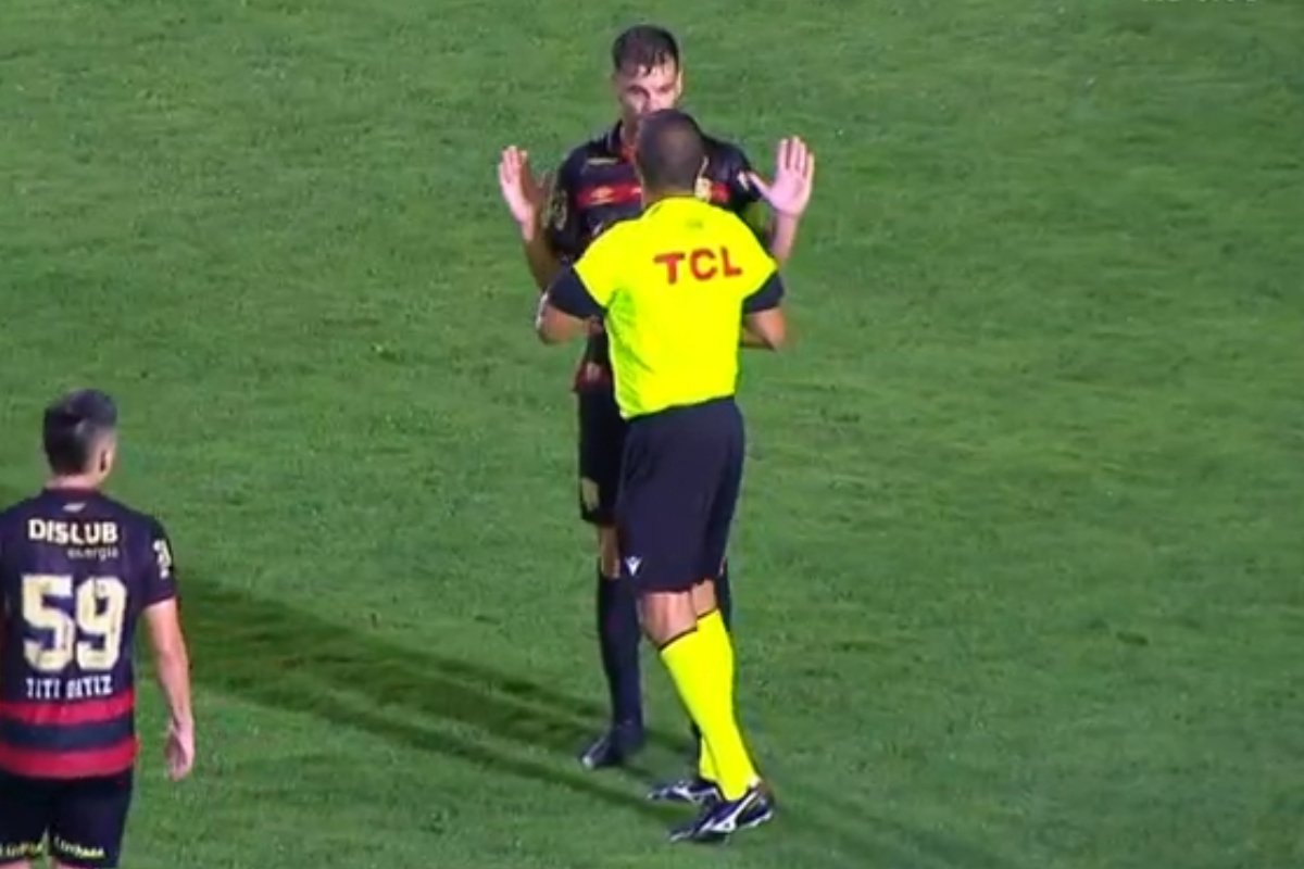 Atacante do Sport foi expulso após comemorar gol na Série B (foto: Reprodução)