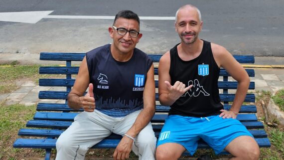 Torcedores do Racing em Assunção (foto: João Victor Pena/No Ataque)