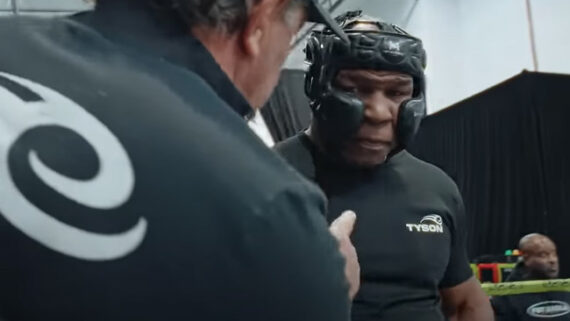 Mike Tyson em treino para luta contra Jake Paul (foto: Reprodução)