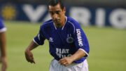 Zinho em ação pelo Cruzeiro no Brasileirão de 2003 (foto: Cesar Tropia/Estado de Minas)