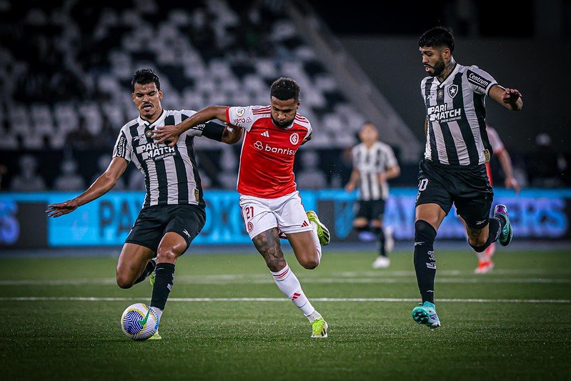No primeiro turno, Botafogo venceu Inter por 1 a 0, no Nilton Santos (foto: Ricardo Duarte / Internacional)