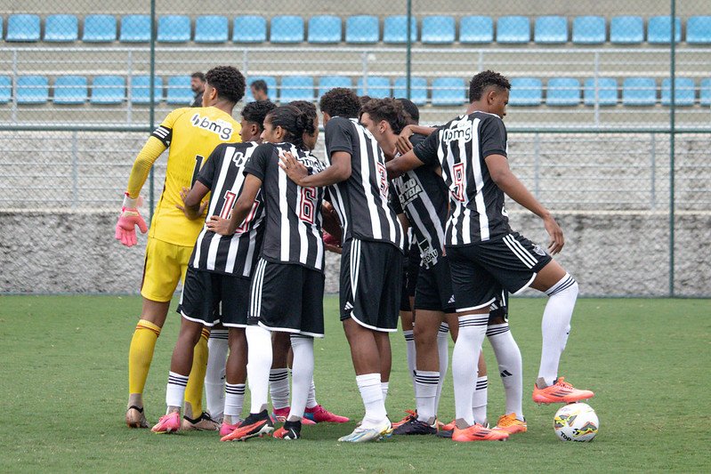 Time Sub-17 do Atlético (foto: Fabio Pinel / Atlético)