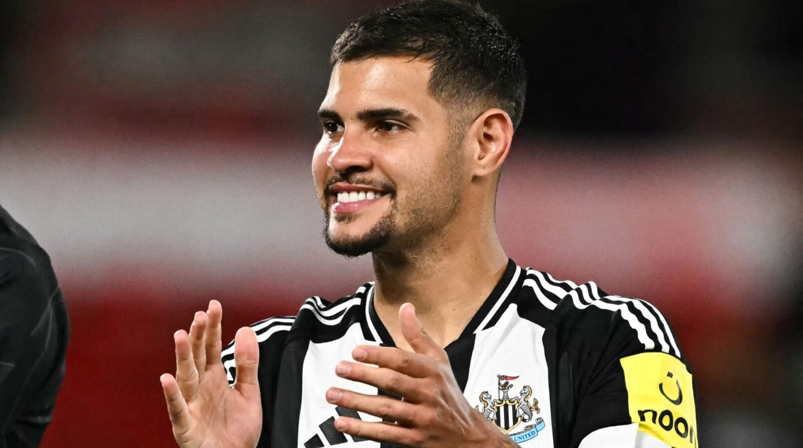 Bruno Guimarães joga pelo Newcastle desde 2023 (foto: Paul ELLIS / AFP)
