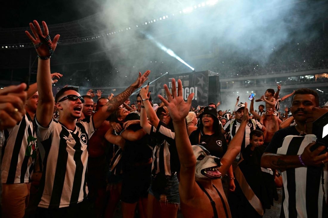 Torcida do Botafogo comemora título da Libertadores (foto: Pablo PORCIUNCULA / AFP)