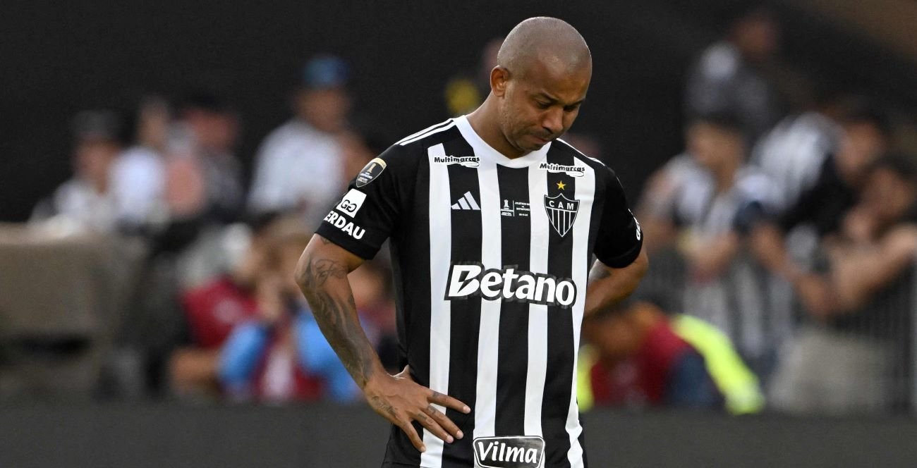 Lateral-direito Mariano com a camisa do Atlético (foto: Luis ROBAYO / AFP)