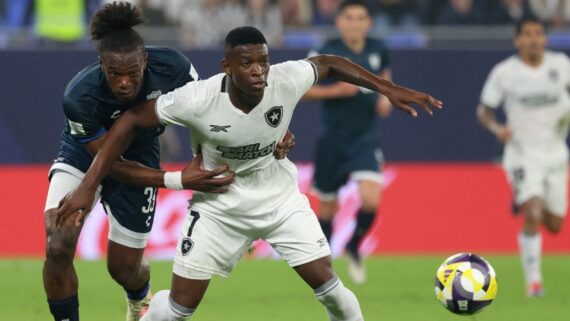 Lance da partida entre Botafogo e Pachuca (foto: Divulgação / KARIM JAAFAR - AFP)