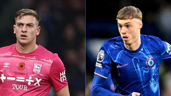 Liam Delap, do Ipswich Town, e Cole Palmer, do Chelsea (foto: HENRY NICHOLLS / AFP e Glyn KIRK / AFP)