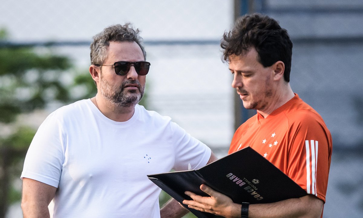 Alexandre Mattos e Fernando Diniz em treino do Cruzeiro (foto: Gustavo Aleixo/Cruzeiro)