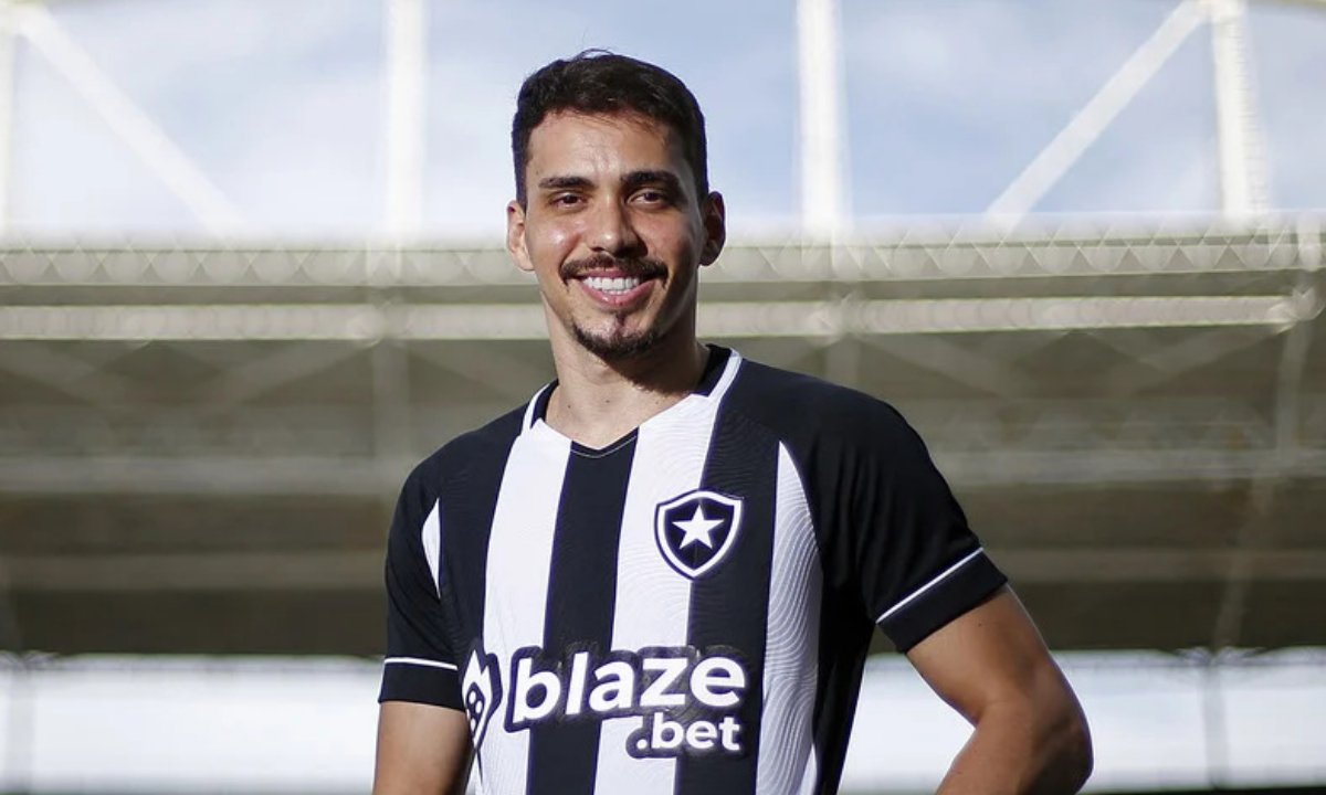 Eduardo em apresentação no Botafogo (foto: Vitor Silva/Botafogo)