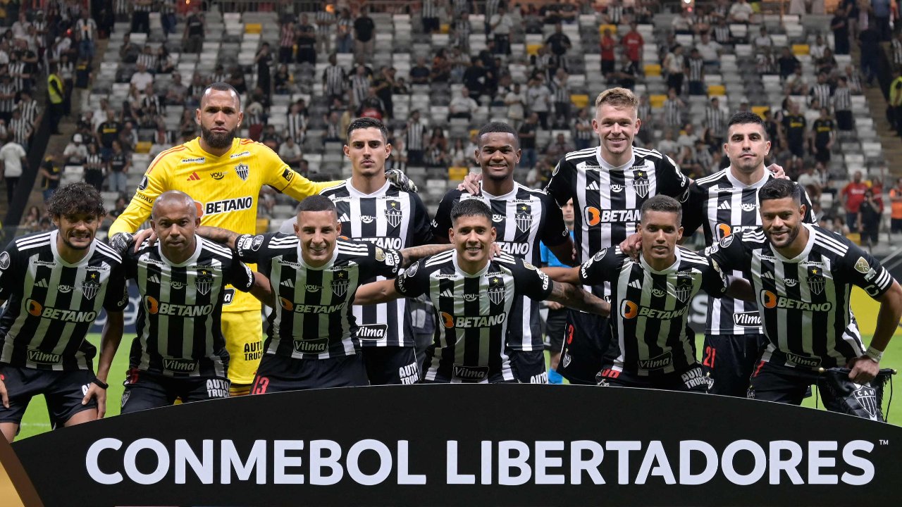 Time do Atlético para o jogo com o Caracas em 28 de maio de 2024 (foto: DOUGLAS MAGNO / AFP)