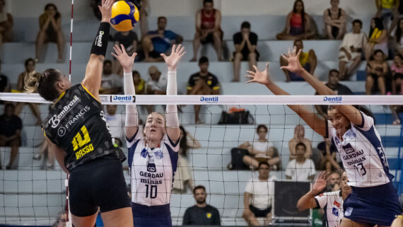 Jogo de vôlei entre Praia Clube e Minas (foto: Bruno Cunha)