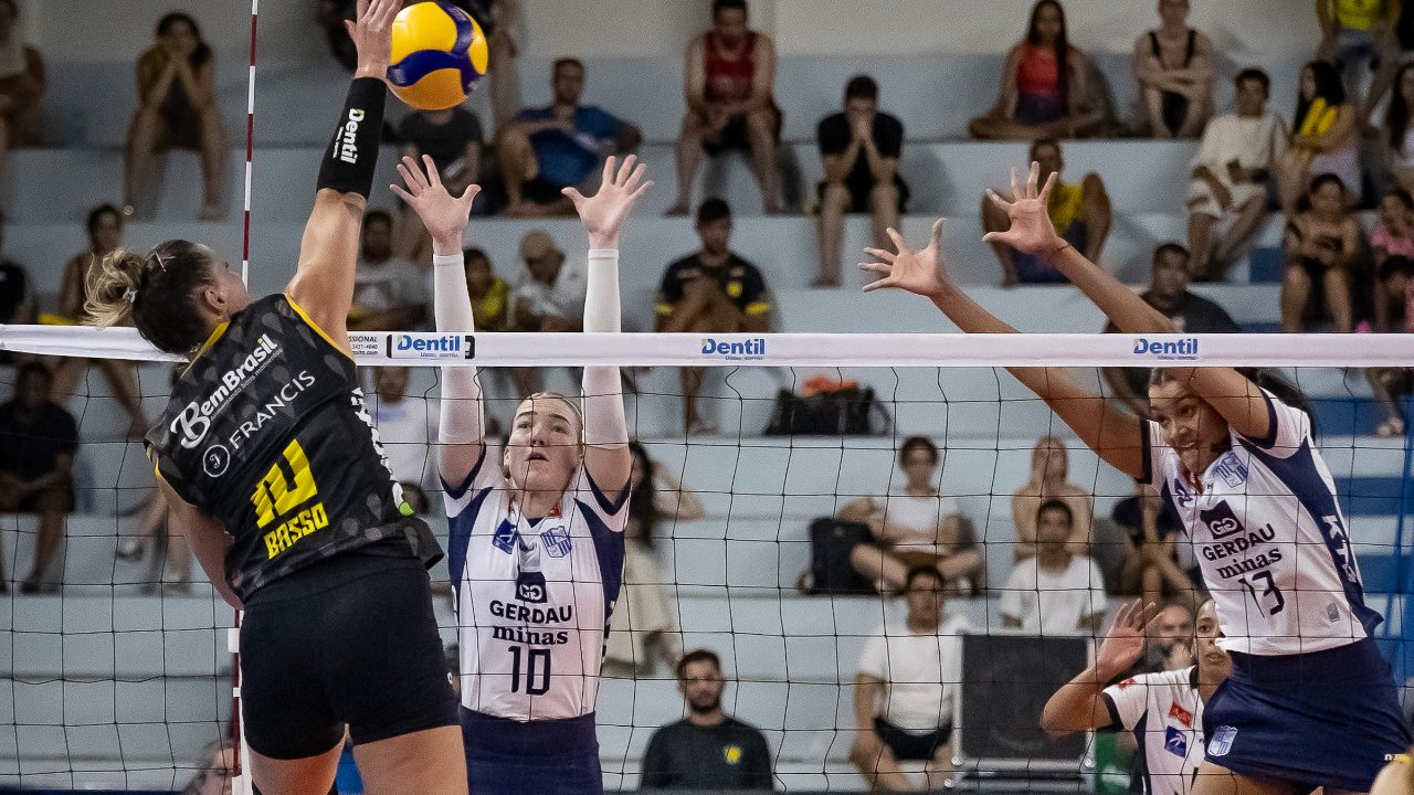 Jogo de vôlei entre Praia Clube e Minas (foto: Bruno Cunha)