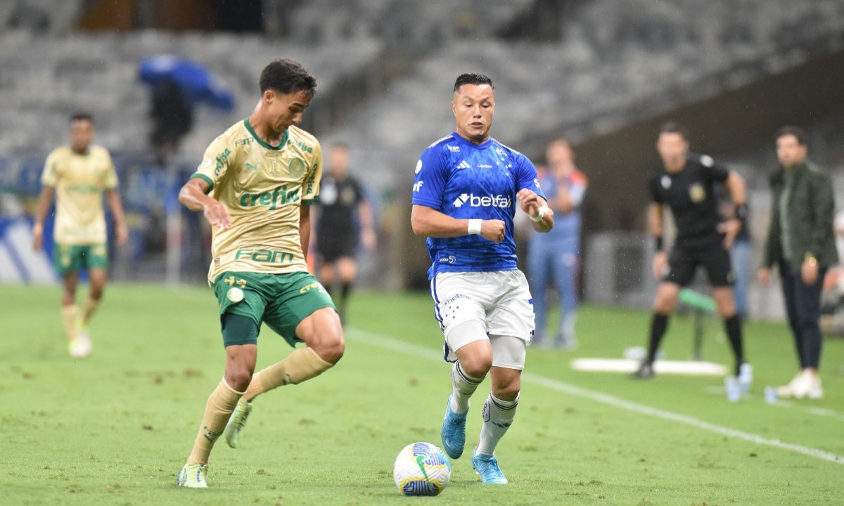 Marlon, lateral do Cruzeiro (foto: Ramon Lisboa/EM/DA Press)