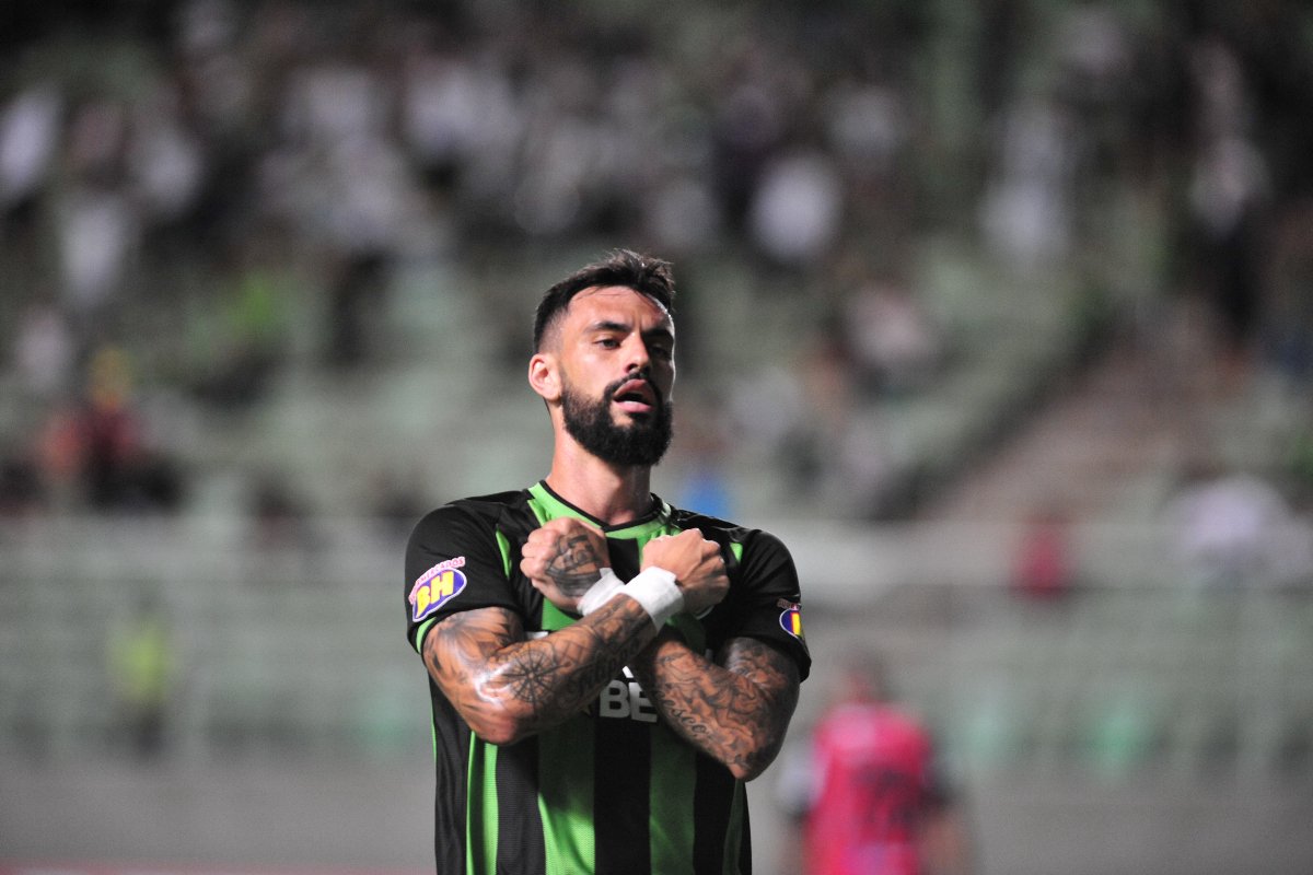 Gonzalo Mastriani comemora gol pelo América (foto: Alexandre Guzanshe/EM/D.A Press)